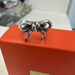 Retired Bow James Avery Ring Size 6 1/2